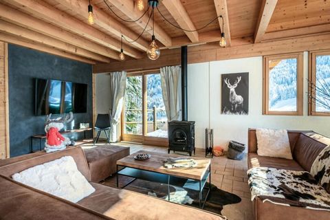 Ce spacieux chalet de 200 m², situé dans la magnifique vallée des Aravis, offre une vue imprenable sur les montagnes environnantes et une grande terrasse idéale pour la détente en plein air. Pouvant accueillir de 11 à 13 personnes, le chalet dispose ...