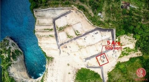 Ontdek de belichaming van tropische luxe met dit prachtige perceel van 500 m² aan de klif in de buurt van Diamond Beach, Nusa Penida. Geprijsd tegen een speciaal tarief van IDR ... , biedt dit laatst overgebleven perceel in eigendom een vrij uitzicht...