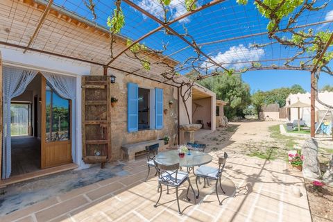 Rodeada de un extenso bosque y con bonitas vistas a la montaña, en los exteriores de la propiedad podrás disfrutar del buen tiempo tomando un delicioso desayuno en la terraza, nadando todo lo que quieras en la piscina privada de cloro o simplemente h...