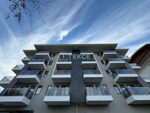 Stijlvolle Appartementen in een Complex met een Zwembad in de Buurt van de Zee in Mahmutlar Alanya Mahmutlar is een ideaal wooncentrum met een schilderachtig uitzicht op de natuur, een aangename levensstijl en rijke sociale voorzieningen in Alanya. ....