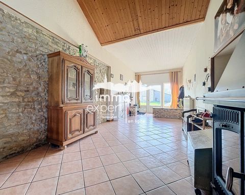 Discover this charming semi-detached village house on one side, located in Oelleville, a small rural village near the Mirecourt-Neufchâteau axis just 20 minutes from the quick access to the A31 motorway (Nancy Dijon). With a living area of approximat...