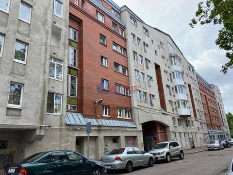 1685443 Продается ДВУХУРОВНЕВАЯ 5-комнатная квартира в районе Папула, г. Выборг, ул. Горная дом 7. Квартира расположена на 5-ом этаже 6-ти этажного кирпичного дома. Над квартирой на последнем этаже есть жилая мансарда. Дом 2001 года постройки. Общая ...