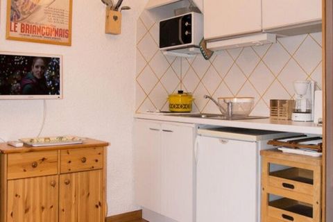 Renardière: Le studio is gelegen in de residentie en is samengesteld: - een voorgerecht met de assortimenten, - een wasruimte met douche en wc, - een verblijf met een verlichte canapé op een hoogte van 140 cm, een onverlichte plek op een tussenverdie...