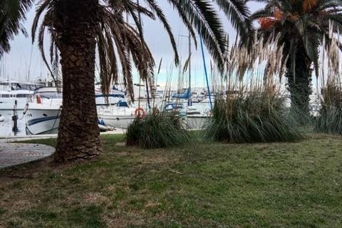 4CALYP1/4 - Canet en Roussillon, Ampio monolocale con accesso diretto alla spiaggia, arredato e attrezzato per 2/4 persone Vicino alla spiaggia e ai negozi per questo monolocale situato al 2° piano con ascensore e balcone. si compone di un ambiente p...