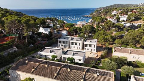 BARNES presenteert een set villa's als onderdeel van deze exclusieve ontwikkeling in het charmante vissersdorp Llafranc, Costa Brava. Slechts 3 minuten lopen van het strand, restaurants en winkels, bieden deze villa's de perfecte combinatie van luxe ...