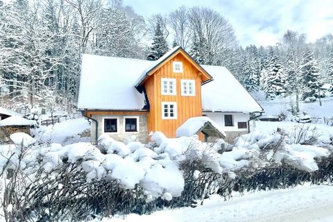 Die Villa in Lucany nad Nisou hat 3 Schlafzimmer und bietet Platz für 8 Personen (max. 6 Erwachsene). Die 250 m² große, schöne und voll ausgestattete Unterkunft verfügt über einen Garten. Die Unterkunft befindet sich 250 m vom Busbahnhof „Lucany nad ...