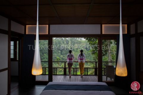 Dit betoverende resort en spa op Bali ligt te midden van de weelderige landschappen van Ubud en biedt een exclusieve retraite-ervaring. Met 13 onberispelijk ontworpen suitekamers biedt het een serene en intieme sfeer voor gasten die op zoek zijn naar...