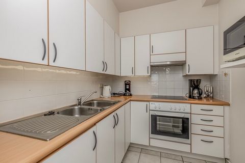 Este acogedor apartamento de 2 dormitorios, situado en la planta baja, junto al paseo marítimo, es la elección perfecta para unas vacaciones relajantes con tu pequeña mascota. Diseñado para la comodidad, el apartamento cuenta con una cocina totalment...