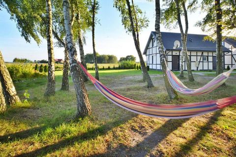 Ein Erholungskomplex am Rande des attraktiven Badeortes Jarosławiec. Das Resort liegt etwa 15 Gehminuten vom Strand entfernt. Auch mit dem Fahrrad (erhältlich im Zentrum) ist die Anreise bequem möglich. Das Stadtzentrum ist nur wenige Schritte entfer...