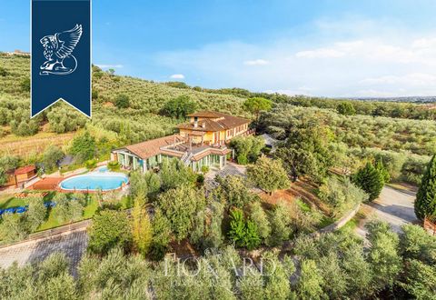 Affascinante agriturismo di circa 1200 mq con piscina, ristorante e terrazza panoramica in vendita nell’incantevole campagna toscana, nel territorio della Valdinievole in provincia di Pistoia. L'agriturismo è situato in una posizione panoramica ...