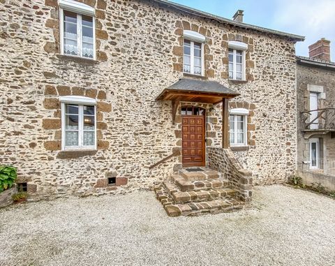 This nice stone house, built at the beginning of the 19th century and located in the heart of a picturesque village in Mayenne, offers numerous advantages: a splendid panoramic view of the surrounding countryside, a small garden where one could park ...