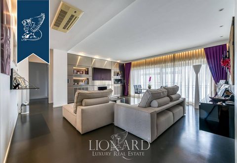 Located in Naples' elegant Posillipo district, this luxurious penthouse boasts a modern design and breathtaking views. Situated on the sixth floor of a recently renovated building, the flat offers 150 sqm of internal space and a 15-sqm panoramic...