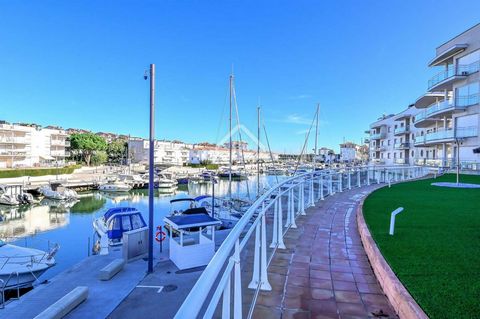 Discover this spectacular apartment located in Port d'Aro, one of the most exclusive areas of the Costa Brava. This property stands out for its spaciousness, comfort and unbeatable views, perfect for those who want to live near the sea with all the a...