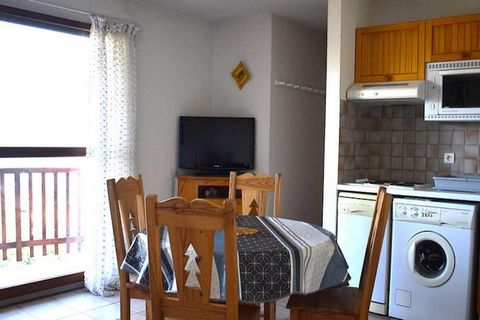 This cozy 2-room apartment, located in a well-maintained residence, offers a peaceful retreat just 100 meters from the lively center of Font-Romeu. With a south-facing orientation, the apartment is filled with natural light and can accommodate up to ...