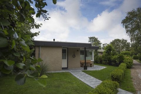 Un bungalow muy cómodo para unas vacaciones inolvidables! Wildrijk 35 es un bungalow muy bien equipado para 5 personas. Todo el bungalow ha sido renovado. Hay una nueva cocina, un nuevo baño y aseo. El suelo está cubierto de PVC. El jardín completame...