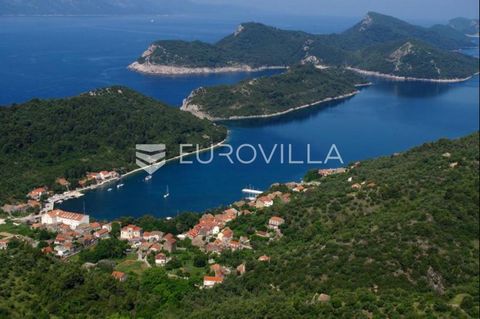 A beautiful stone house for sale, located in a quiet and wonderful place in Suđurđ on one of the Elaphite islands, on the island of Šipan, not far from Dubrovnik. The house has two floors. On the lower floor there are 2 bedrooms, a kitchen and a bath...