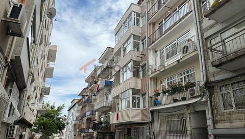 Appartement te koop is gelegen in Besiktas. Besiktas is een wijk aan de Europese kant van Istanbul. Het is een van de oudste en dichtstbevolkte wijken van Istanbul. Het gebied ligt tussen de Gouden Hoorn en de Bosporus, waardoor het een populaire ple...