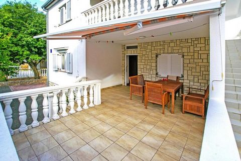 Near the coastal road of Seline and not far from the beach is this small private house with 2 good and modern furnished holiday apartments. In the spacious apartments, which have a nice terrace or balcony, find up to 6 adults and 1 child the right ac...