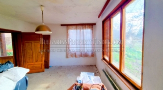 Price: €12.500,00 District: Ruse Plot Size: 1100 sq.m. Rooms: 1 Bedrooms: 1 Bathrooms: 1 Location: Countryside Nestled at the very end of one of Bulgaria’s most captivating villages lies a gem waiting to be discovered – our “Cheap Pay Monthly Bulgari...