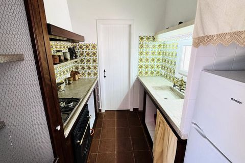 Cette charmante bastide offre un séjour spacieux et confortable, avec 5 chambres et pouvant accueillir jusqu'à 10 personnes. La maison principale comprend une chambre double avec un lit king-size (180 cm) et une salle de bain attenante, deux chambres...