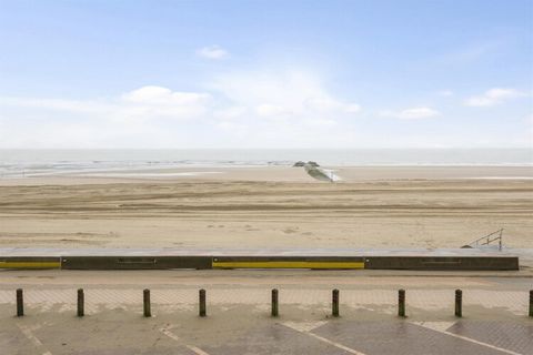 Cet appartement spacieux, situé sur le front de mer de Blankenberge, offre un cadre idéal pour des vacances reposantes. La cuisine ouverte est entièrement équipée de tout le confort moderne dont vous avez besoin pour un séjour sans stress. L'appartem...