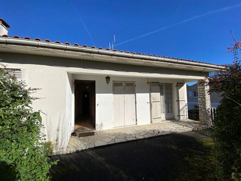 Chalais, south Charente. Bungalow over a basement comprising five main rooms including three bedrooms. Integrated garage. Large garden with pond bordered by a stream.The house is immediately habitable, to be refreshed to suit the tastes of the day (a...