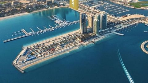 DAMAC Bay bietet einen unvergleichlichen Lebensstil am Meer, und zwar aufgrund eines einzigartigen Merkmals: Die Türme wurden sorgfältig so gestaltet, dass jede einzelne Einheit einen Blick auf das Meer bietet, unabhängig davon, wohin sie ausgerichte...