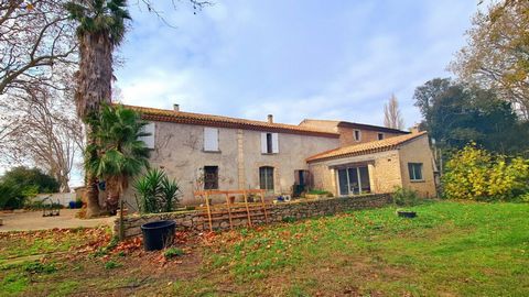 In a hamlet in the heart of the vineyards, located 5 minutes from Cuxac-d'Aude (village with all amenities), 15 minutes from Narbonne and 25 minutes from the beaches ! Great renovation project ! Former wine domain located in the heart of the vineyard...