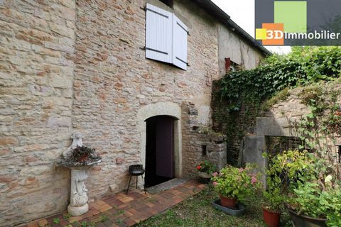 For lovers of old stones, near Dole (39100 -Jura) all amenities 10mn, in quiet village no busy road, for sale a beautiful house (1800) on one level, 5 rooms, 151m ² on 2435m ² of flat land. It comprises a 19m² entrance hall with corridor, 1 12m² trad...