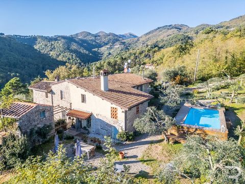 This renovated part of an old farmhouse is located in the middle of the picturesque countryside. The house is independent on three sides and offers not only a high degree of privacy, but also the possibility to fully enjoy the surrounding nature and ...