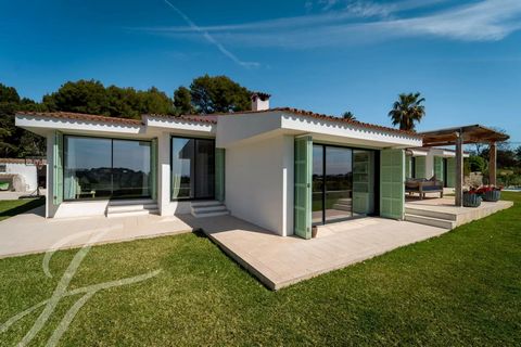 Perfect family residence completely renovated in 2018 located on the top of a hill with a south orientation and unobstructed views towards Palma and the Tramuntana. All rooms are on one floor. The center is the open kitchen, dining room, and living r...