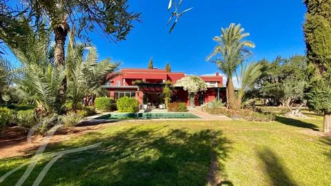 This property with unique charm is enviably located in the golden triangle of the exclusive Palmeraie of Marrakech, a mere 15 minutes from downtown. Nestled in a superb 1.3 hectare park planted with ancient olive trees and multiple species hosting a ...