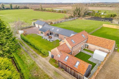 An exemplary, predominantly single storey, detached barn conversion of the highest calibre was completed in 2018 and offers streamlined spaces flooded with natural light, perfect for a modern lifestyle with a superb connection to the outdoors. Built ...