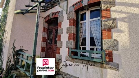 Let your imagination run wild with this stone house from the 30s, located in the heart of the charming village of Névez. To be completely renovated, it offers a great opportunity for lovers of restoration projects or buyers in search of authenticity....