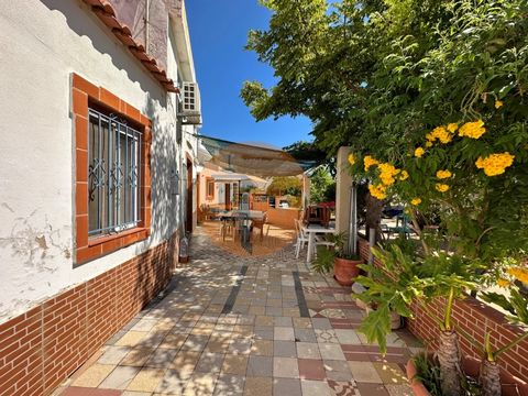 Single storey house with 80 m2, with land of 800 m2 with culture and fruit trees. This nice house comprises a living/dining room, a bedroom en suite, a kitchen, a laundry area and an attic to renovate with immense potential. This property also has a ...