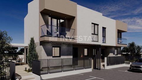 Location: Istarska županija, Vodnjan, Barbariga. Barbariga, spacious two-storey apartment with sea view A two-storey apartment with a net usable area of 96.91 m² is for sale, located in a newly built detached house in a unique location in Barbariga. ...