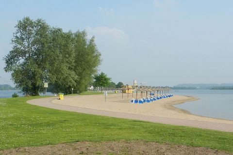 En el Mar del Norte, cerca de Xanten, esta casa flotante goza de una ubicación idílica en medio de un paisaje de lagos verdes. El Mar del Norte y el Mar del Sur son dos lagos interconectados. Alrededor de los lagos encontrará una gran variedad de act...