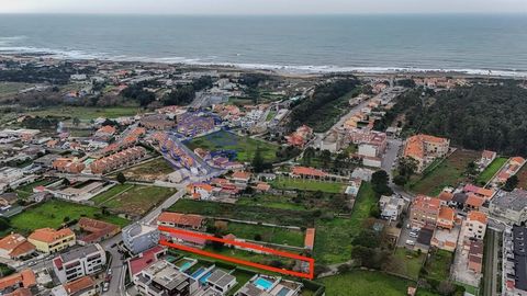 Vendo villa de 2 dormitorios, cerca de la playa de Madalena en Vila Nova de Gaia, con taller, aparcamiento interior para 2 coches, en un terreno de 990 m2 Déjate sorprender por esta casa compuesta por: 2 dormitorios baño con plato de ducha baño socia...