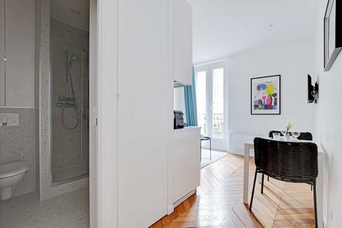 Checkmyguest bietet dieses 16 m² große Studio in Nanterre an, ideal für 2 Personen. Es befindet sich im 1. Stock und ist über eine Treppe erreichbar. Freuen Sie sich auf modernes Design, eine voll ausgestattete Küche und eine praktische Lage. Die geo...