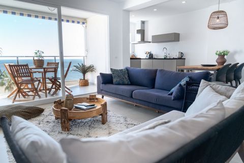 Modern 3-bedroom beachfront apartment in the heart of Estepona! Wake up every day to the sound of the waves and breathtaking sea views in this beautifully renovated 3-bedroom, 2.5-bathroom apartment located in the heart of Estepona Center. Positioned...