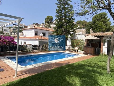 Beautiful private VILLA located in the Campo Velilla area, just 300m from Velilla BEACH. It has a 600m2 plot, and the HOUSE has a constructed area of 200m2 distributed over 2 FLOORS. In total, there are 2 double BEDROOMS, bathroom + toilet, individua...