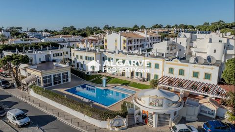 Located in Vilamoura. Charming 2-Bedroom Townhouse in Prime Location Near the Beach This delightful 2-bedroom townhouse is situated in a sought-after residential area, just a short walk from the beach and close to all essential amenities, including s...