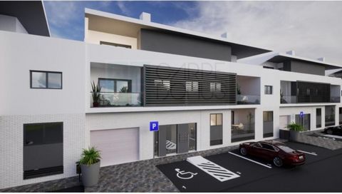 Luxurious 2 bedroom flat, new, on the ground floor of a 3-storey building with lift, located in Cabanas de Tavira, Algarve. Comprising living room, kitchen, 2 bedrooms en suite and a service bathroom and 2 parking spaces. It is equipped with Bosh app...