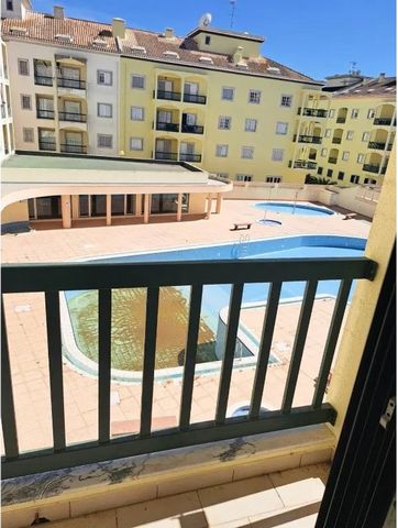 We present this spacious 3 bedroom apartment, located in Monte Gordo, in the Monte Fino area, one of the most sought-after areas of the Algarve. With a floor area of 104 m2, it offers all the comfort and space. Enjoy relaxing moments in the condomini...