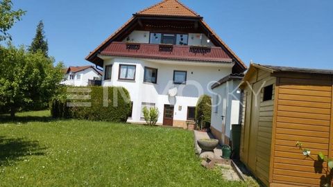 This beautiful 3-family house in Kirchvers offers a spacious and comfortable home with 8 rooms on 3 floors and a living area of 250 square meters. The charm of the house is underlined by a beautiful Hark stove, which is not only aesthetically pleasin...