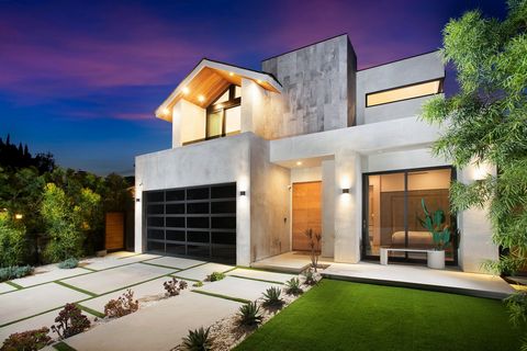 Stunning 2019 new construction in the heart of Valley Village/Studio City. The massive walnut front door of this modern masterpiece welcomes you to the perfect blend of indoor/outdoor flow and open space design. A perfect balance of modern yet cozy p...