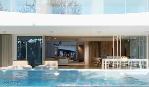 GADAIT international presenta una oportunidad única de convertirse en propietario de esta magnífica casa contemporánea de 338 m², distribuida en tres niveles, en una zona muy solicitada de la Riviera ateniense. Diseñada para combinar comodidad y prac...