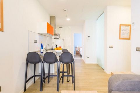 This modern two-bedroom holiday home, located in a building completed in 2021, offers the perfect blend of work and relaxation. Situated just steps from the beach, it allows you to enjoy the sun and sea while maintaining productivity. Designed with r...