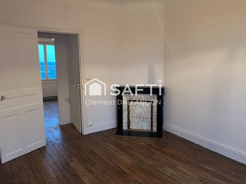 Located in the charming town of Saint-Quentin (02100), this apartment benefits from a privileged location close to essential amenities. Saint-Quentin offers a pleasant living environment with its numerous parks, shops and restaurants. With a living a...