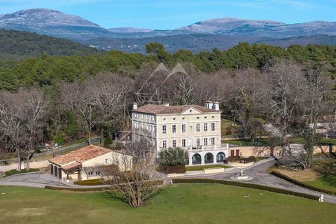 Rare and exclusive - Ideally set in a secluded green environment, just minutes from picturesque villages and close to the prestigious Terre Blanche Golf Club – one of the finest golf courses in the world – only 30 minutes from Cannes and 1 hour from ...